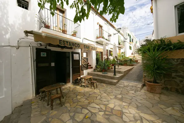 İbiza, İspanya; 1 Haziran 2025: İbiza adasının kuzeyindeki Sant Joan de Labritja kasabası.