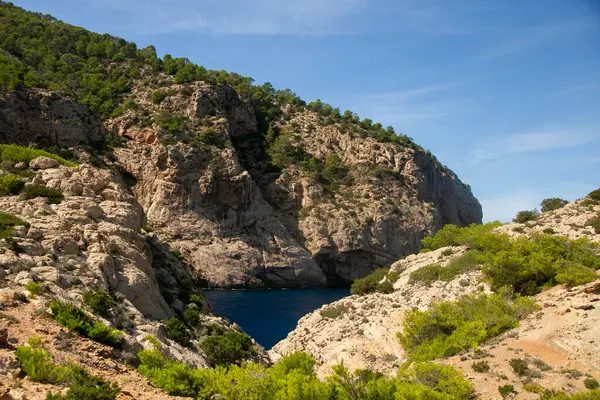 İbiza adasında Es Portitxol 'un güzel vahşi plajı