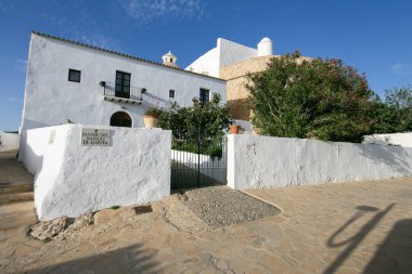 Puig de Misa 'nın eski mahallesi Santa Eulalia des Riu, İbiza adasında..