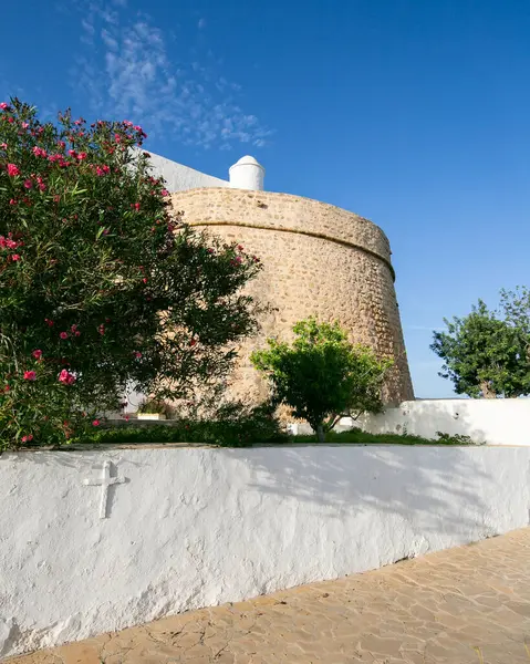 Puig de Misa 'nın eski mahallesi Santa Eulalia des Riu, İbiza adasında..