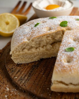 Torta Nata Gallega. Kuzey İspanya 'dan geleneksel bir tatlı. Krem şantili..