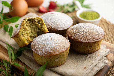 Çilekli Japon kibrit çay keki. Geleneksel Japon tatlı keki tarifi.