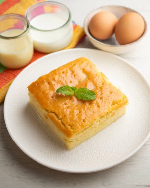 Geleneksel Meksika Tres Meksika mutfağından kek yağmaladı.