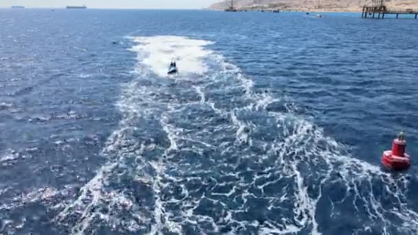 Caminando Por Mar Una Moto Acuática Imágenes Alta Calidad — Vídeos de Stock