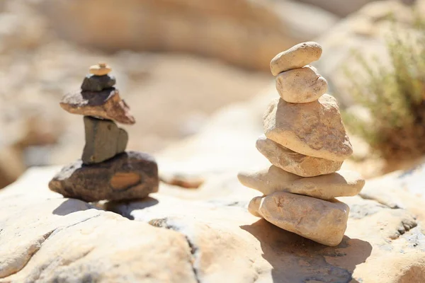 Pyramid Stones Balance Sand Rock Object Focus Background Blurred High — Stock Photo, Image