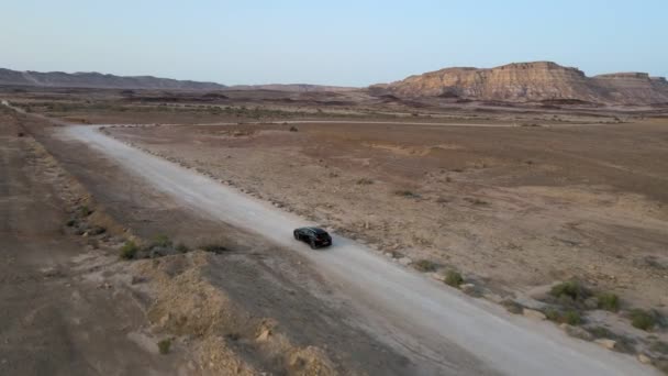 Αυτοκίνητο Οδήγηση Έρημο Αυτοκινητόδρομο Υψηλής Ποιότητας Πλάνα — Αρχείο Βίντεο