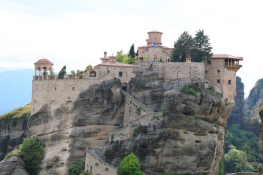 Yunanistan 'daki Meteora Manastırı kompleksindeki Aziz Stephen Manastırı. Yüksek kalite fotoğraf