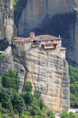 Meteora Manastırı UNESCO 'nun Dünya Mirası. Roussanou 'nun Kutsal Manastırı. Kalambaka. Yüksek kalite fotoğraf