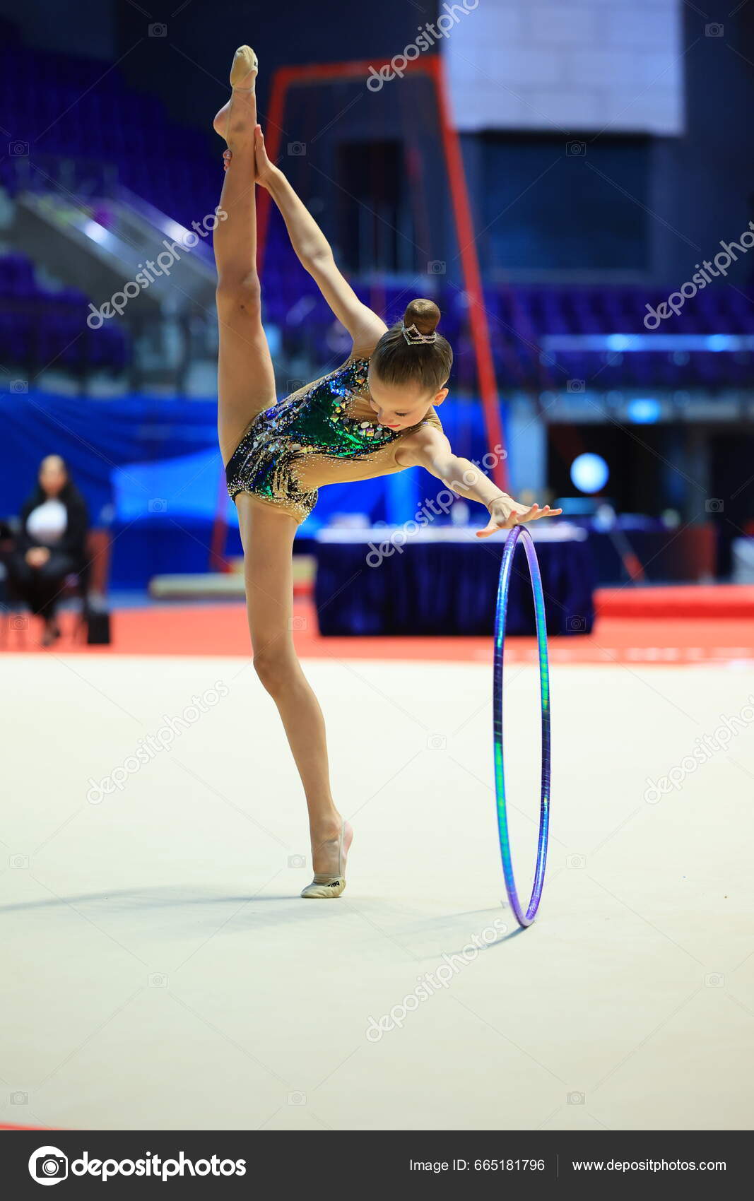Rhythmic Gymnastics Professional Arena Performance Hoop Front Audience High  Quality Stock Photo by ©pavlovski.info.gmail.com 665181796
