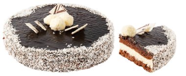 Çikolatalı ve hindistan cevizli kek. Beyaz çikolatalı doğum günü pastası, hindistan cevizi topları ve kesme yolu olan beyaz fırında izole edilmiş dilimler.