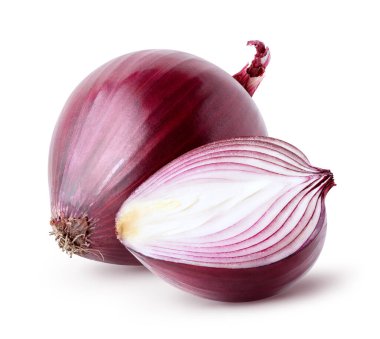 İzole soğanlar. Tüm kırmızı soğan ve kesme yolu ile beyaz arkaplan üzerinde yarı izole