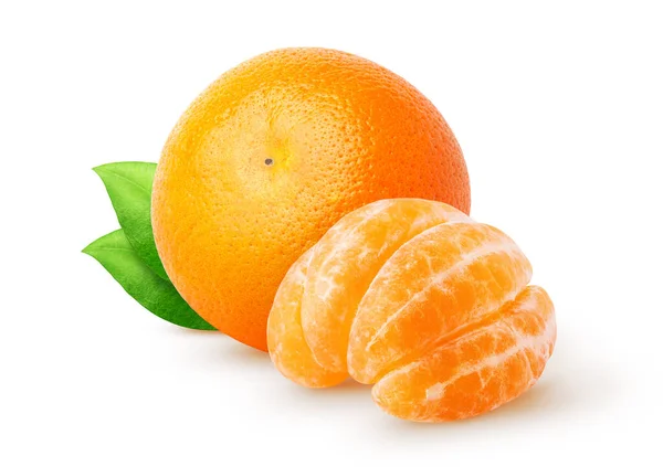 Geïsoleerde Citrusvruchten Hele Tangerine Mandarijn Met Bladeren Segmenten Geïsoleerd Een — Stockfoto