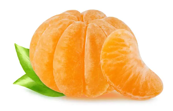 Geïsoleerde Mandarijn Mandarijn Geschilde Citrusvruchten Met Witte Achtergrond Geïsoleerde Schijfjes — Stockfoto