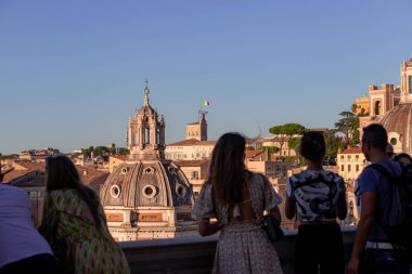 Roma, İtalya 'da bulunan fantastik bir Avrupa şehridir. Tatillerinizi geçirmek için ideal bir şehir..