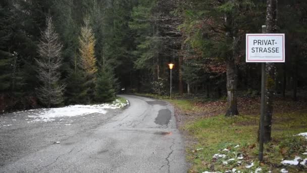 Strada Invernale Nel Villaggio Austriaco Alpin — Video Stock