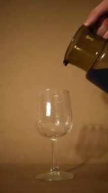 Asma camında morötesi renkli sıvı 