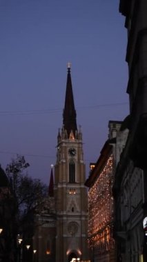 Sokaklarda Noel süsü olan Mary Church.
