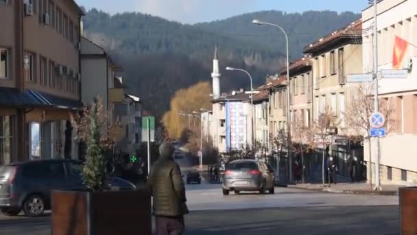 Belediye Binasının Önündeki Insanlar Arabalar — Stok video