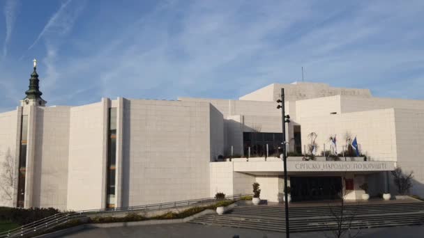 Teatro Nacional Sérvio Timelapse Dia Ensolarado — Vídeo de Stock