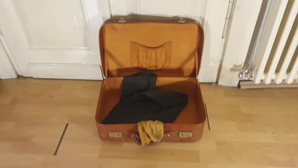 Packing Old Travel Suitcase — Video Stock