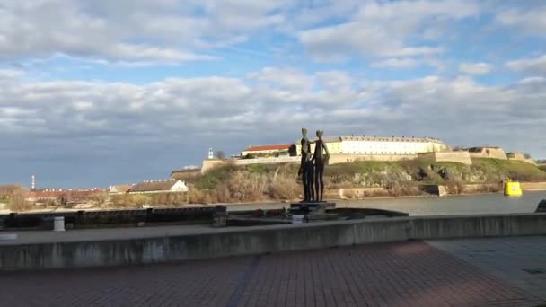 Monument Victims Raid Danube Quay Novi Sad Serbia — Stock Video
