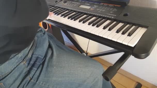 Female Pianist Practicing Synthesizer Home — Vídeo de stock