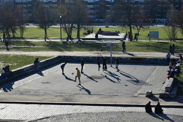 Match Basket Dans Parc Public — Photo