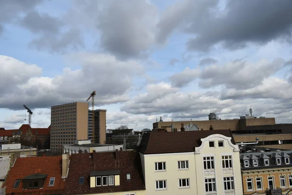 Hamburger Skyline Einem Bewölkten Tag Von Einem Dach Aus — Stockfoto