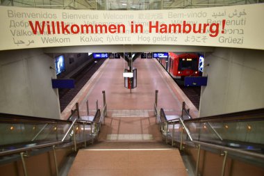 Hamburg metro girişine hoş geldiniz.