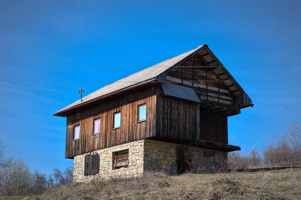 Casa Madeira Abandonada Rural Velha Nas Montanhas — Fotografia de Stock