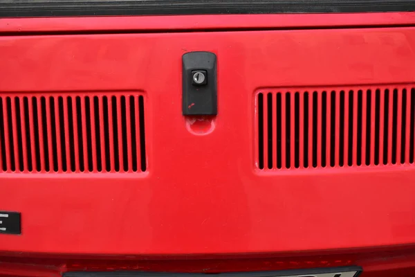Szczegóły Dotyczące Polskiego Fiata 126 Kolorze Czerwonym Peglica — Zdjęcie stockowe