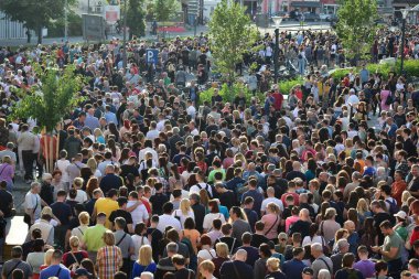 Novi Sad, Sırbistan - 06 17 2023: Novi Sad, Sırbistan 'da şiddete karşı protestolar