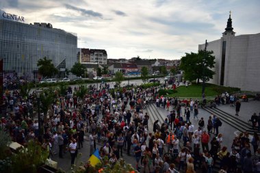 Novi Sad, Sırbistan - 06 17 2023: Novi Sad, Sırbistan 'da şiddete karşı protestolar