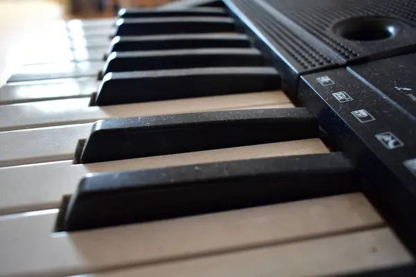 Закрыть Клавиши Фортепиано — стоковое фото