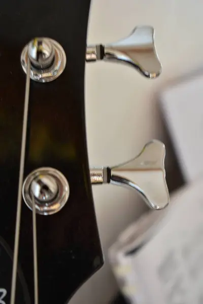 Baixo Guitarra Close Detalhe — Fotografia de Stock