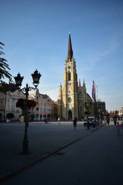 Novi Sad, Sırbistan - 07 10 2023: Güneşli bir günde şehir merkezinde Mary Church 'ün Adı