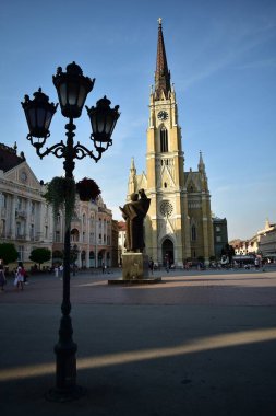 Novi Sad, Sırbistan - 07 10 2023: Güneşli bir günde şehir merkezinde Mary Church 'ün Adı
