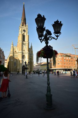 Novi Sad, Sırbistan - 07 10 2023: Güneşli bir günde şehir merkezinde Mary Church 'ün Adı