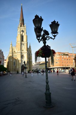 Novi Sad, Sırbistan - 07 10 2023: Güneşli bir günde şehir merkezinde Mary Church 'ün Adı