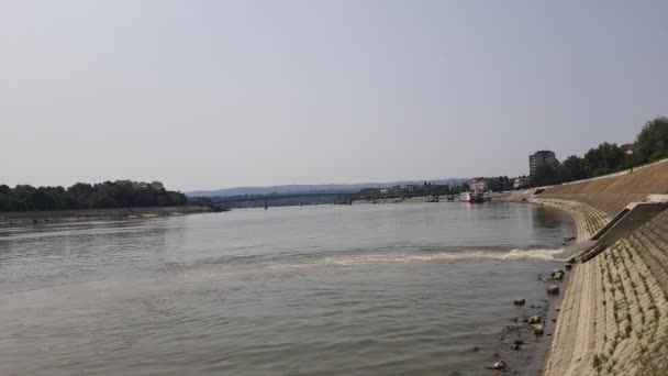 Novi Sad Sırbistan 2023 Tuna Nehri Nde Novi Sad Kanalizasyon — Stok video
