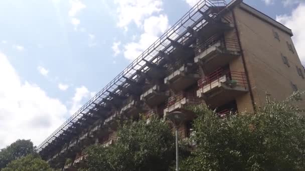 Brutalismus Stylizoval Budovy Zamračený Den — Stock video