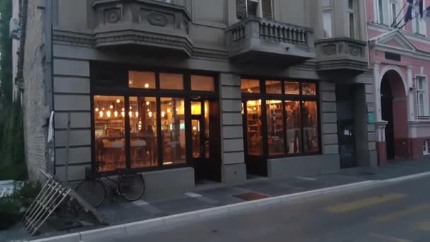 ノヴィ セルビア 2023 ノヴィ サドの禅書店とコーヒーショップ — ストック動画