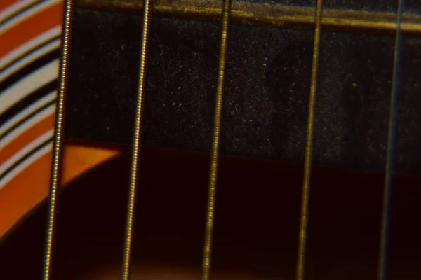 Primer Plano Cuerdas Guitarra Acústica Tiro Macro Extremo Cuerdas Instrumentos —  Fotos de Stock