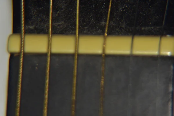 Primer Plano Cuerdas Guitarra Acústica Tiro Macro Extremo Cuerdas Instrumentos —  Fotos de Stock