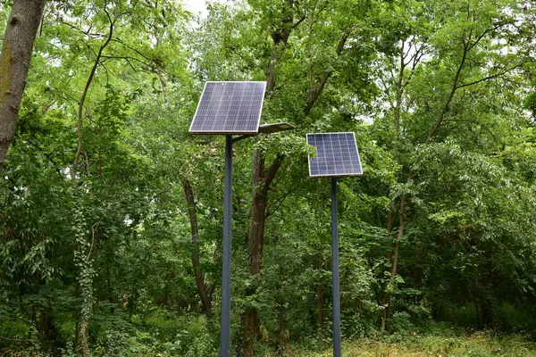 Solární Panely Parku Malé Solární Panely Pro Blesky Veřejném Parku — Stock fotografie