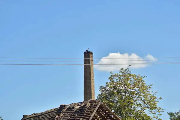 田舎のレンガの煙突に — ストック写真