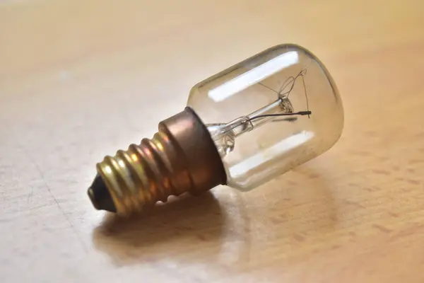 Vieille Mini Ampoule Mini Ampoule 15W Pour Vieux Réfrigérateur Concept — Photo