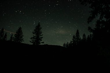 Dağın üzerinden Samanyolu