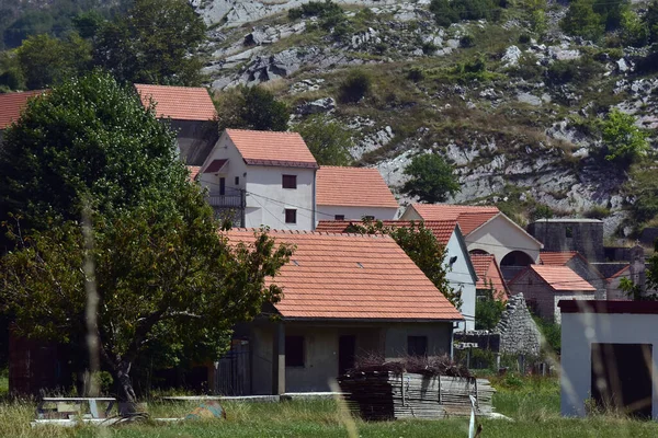 Piccolo Villaggio Pietra Montenegro Antico Villaggio Sulla Campagna Njegusi Montenegro — Foto Stock