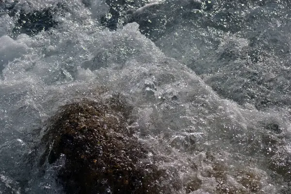 Морські Хвилі Розбиваються Скелях Адріатичне Море Сонячний День — стокове фото